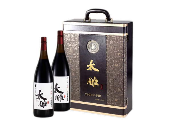 金华回收太雕黄酒咸亨酒店太雕黄酒2006年冬酿1.8KG*2礼盒装绍兴黄酒行情价格