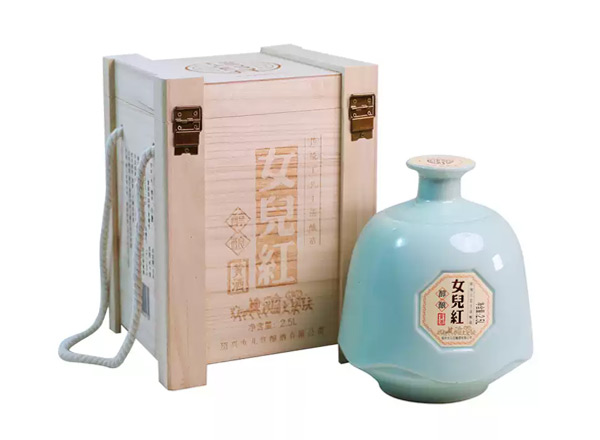 金华回收绍兴女儿红黄酒醇酿花雕酒木质礼盒2.5L坛装黄酒行情价格
